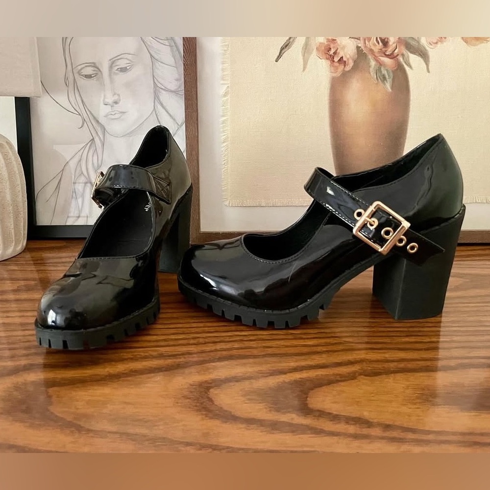 Stylish Black Mary Jane Heels
